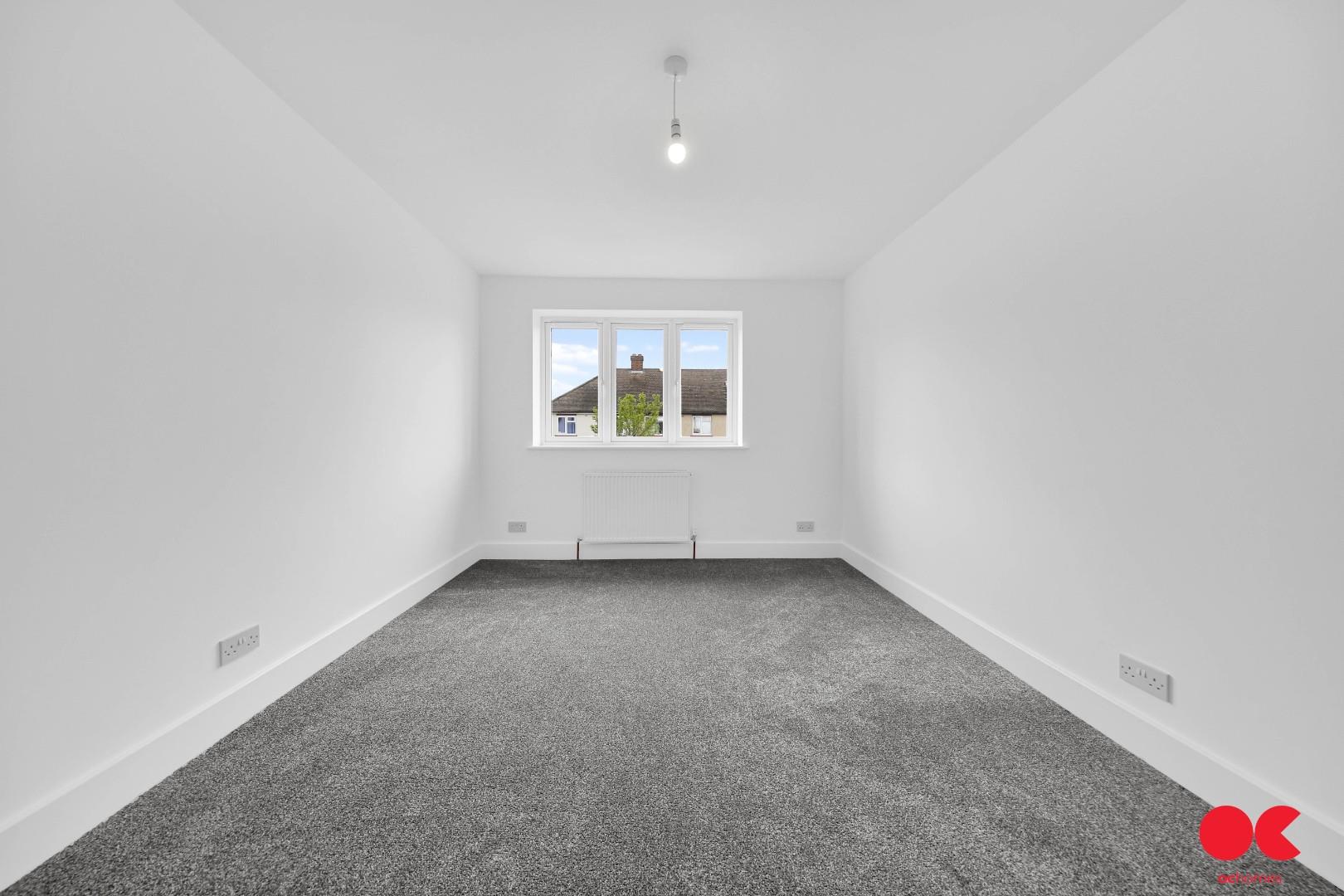 4 bed semi-detached house for sale in Central Drive, Hornchurch  - Property Image 9