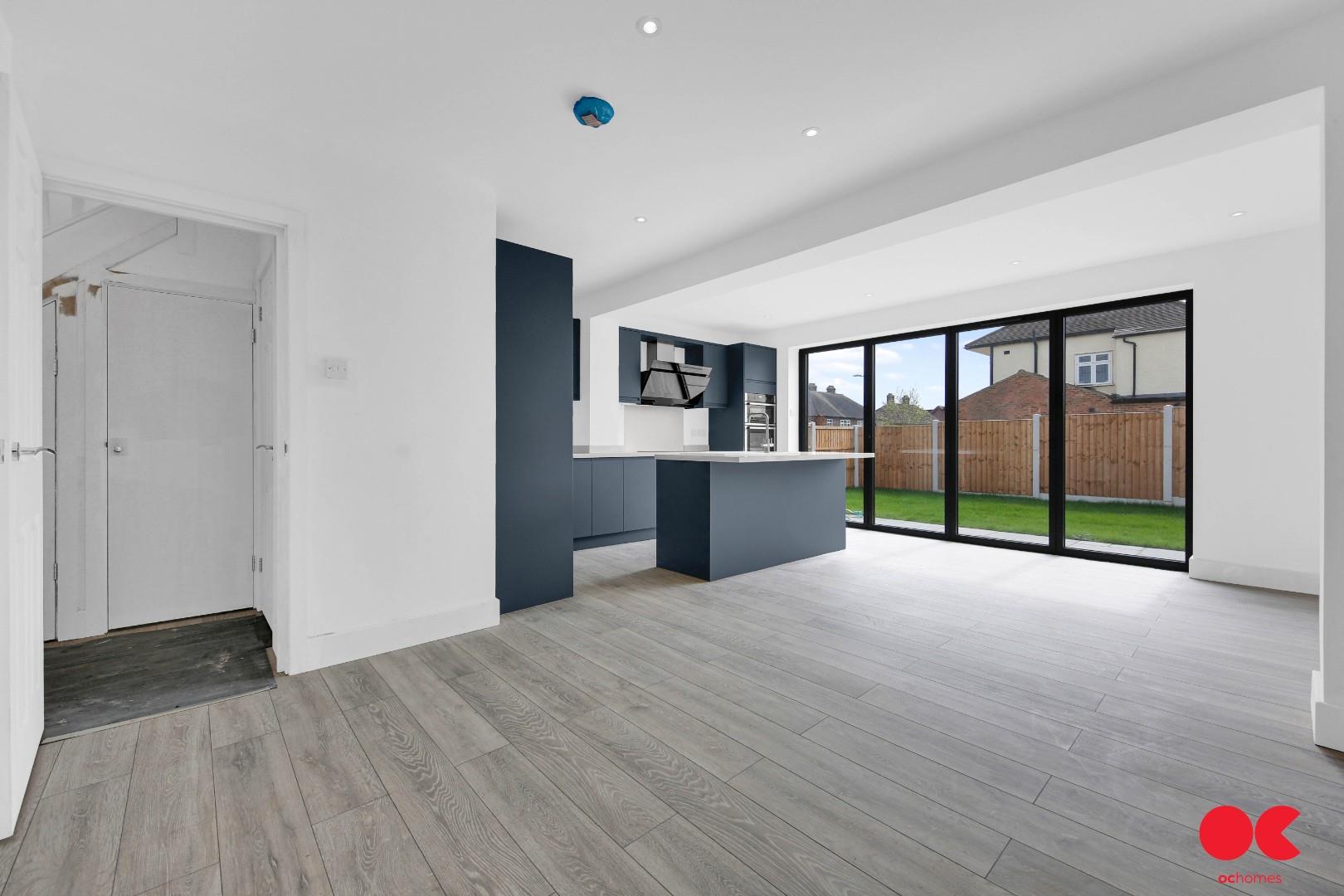 4 bed semi-detached house for sale in Central Drive, Hornchurch  - Property Image 25