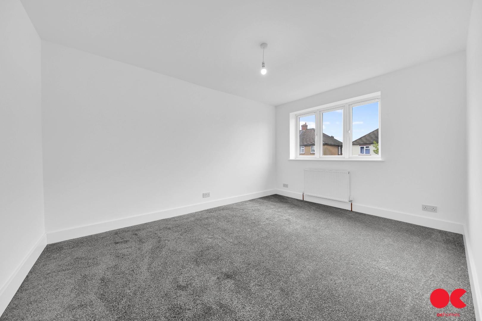 4 bed semi-detached house for sale in Central Drive, Hornchurch  - Property Image 7