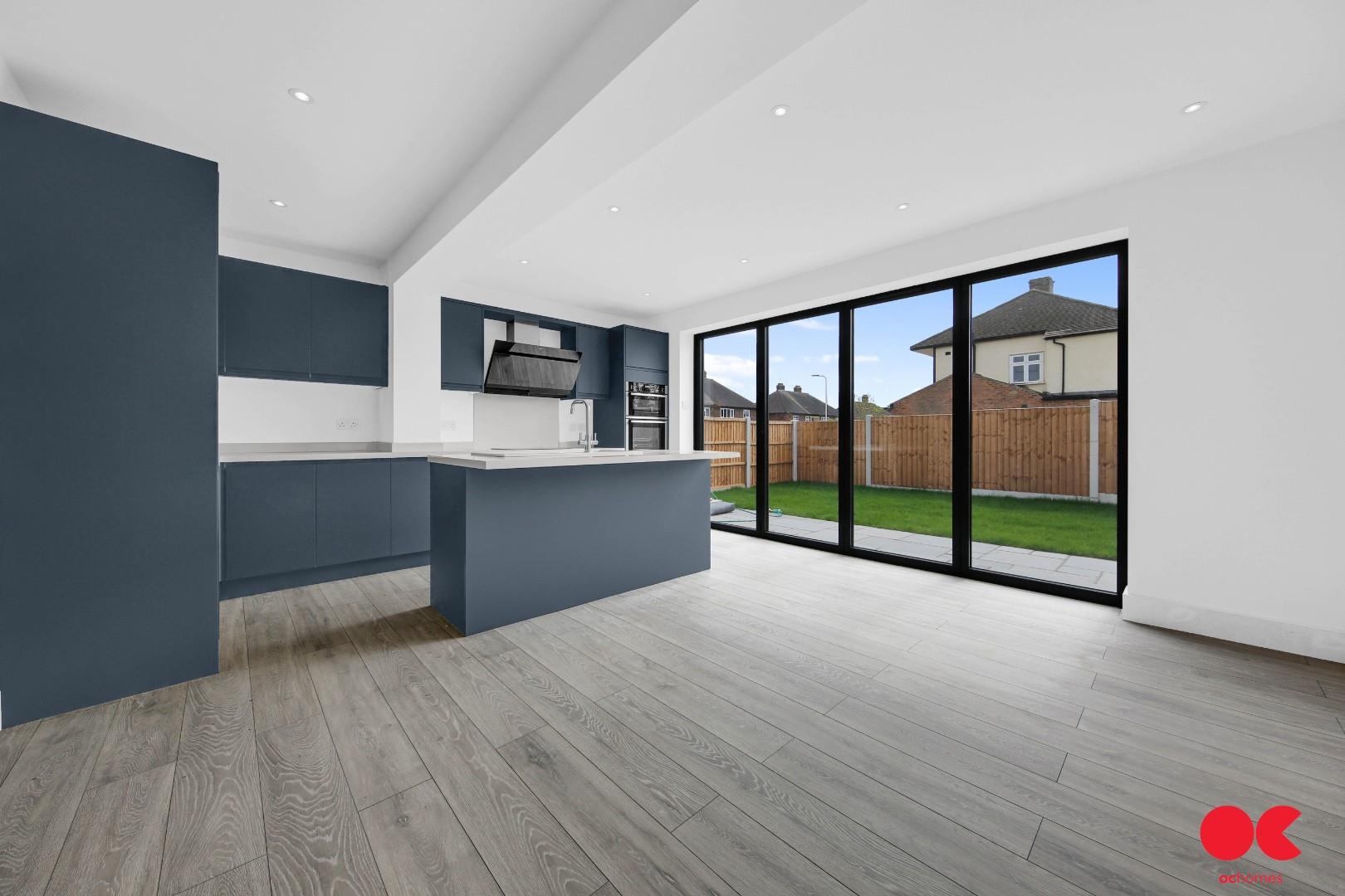 4 bed semi-detached house for sale in Central Drive, Hornchurch  - Property Image 2