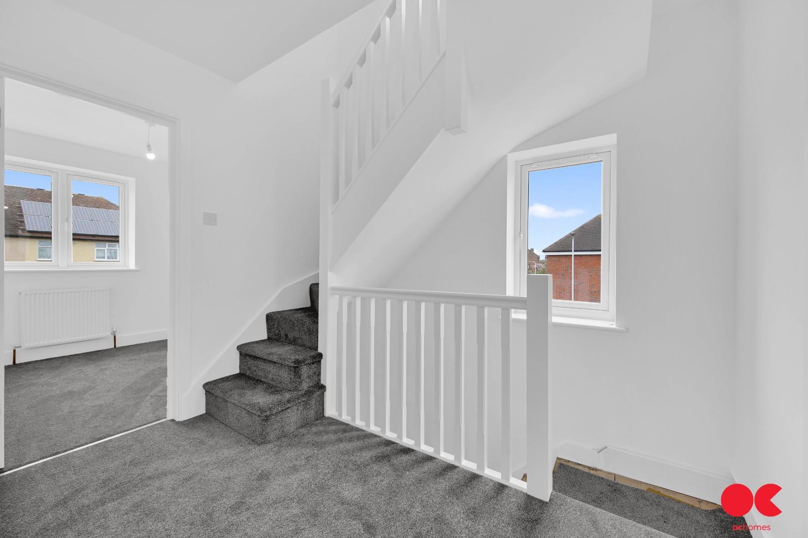 4 bed semi-detached house for sale in Central Drive, Hornchurch  - Property Image 8