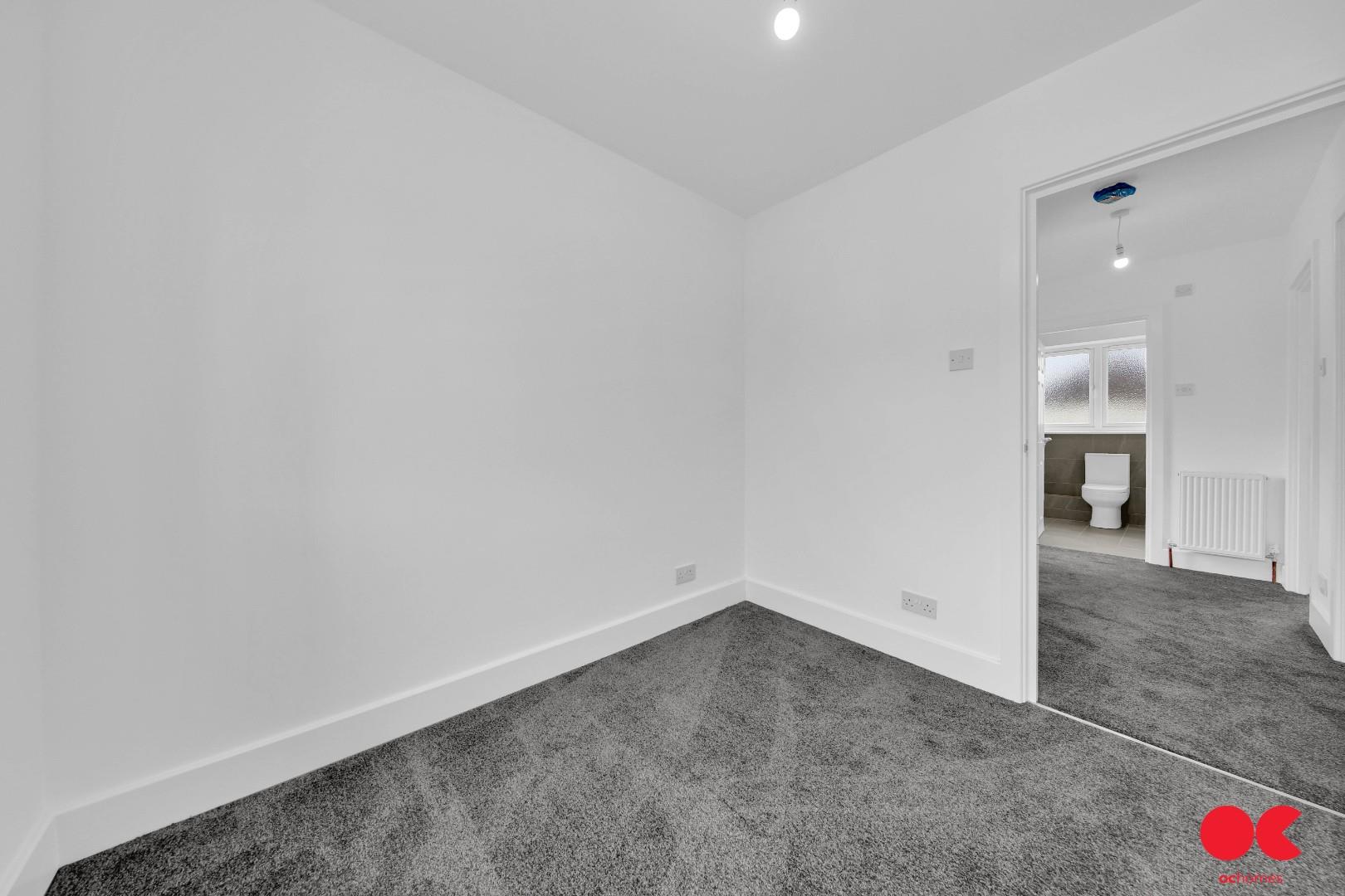 4 bed semi-detached house for sale in Central Drive, Hornchurch  - Property Image 13