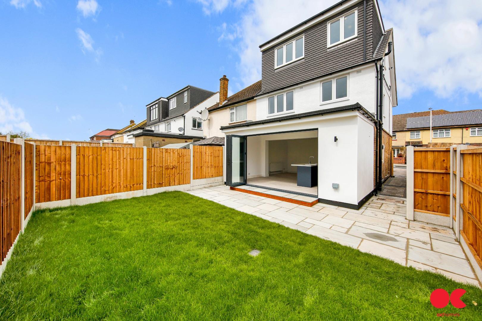 4 bed semi-detached house for sale in Central Drive, Hornchurch  - Property Image 42