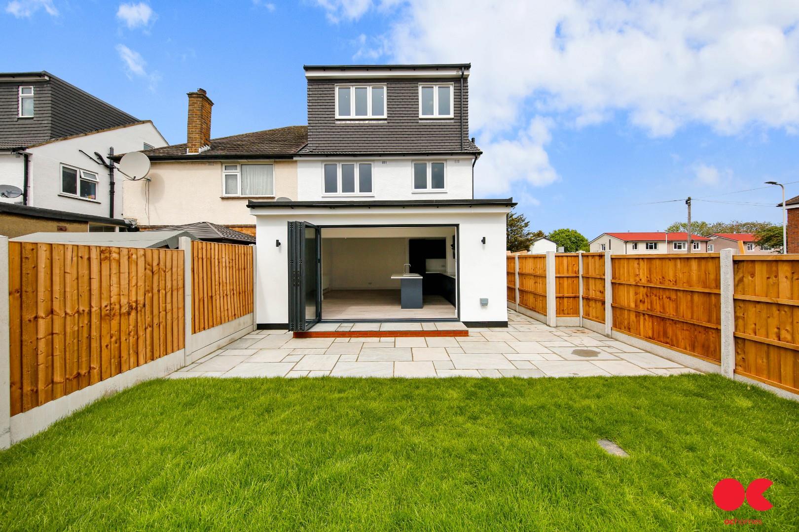 4 bed semi-detached house for sale in Central Drive, Hornchurch  - Property Image 6
