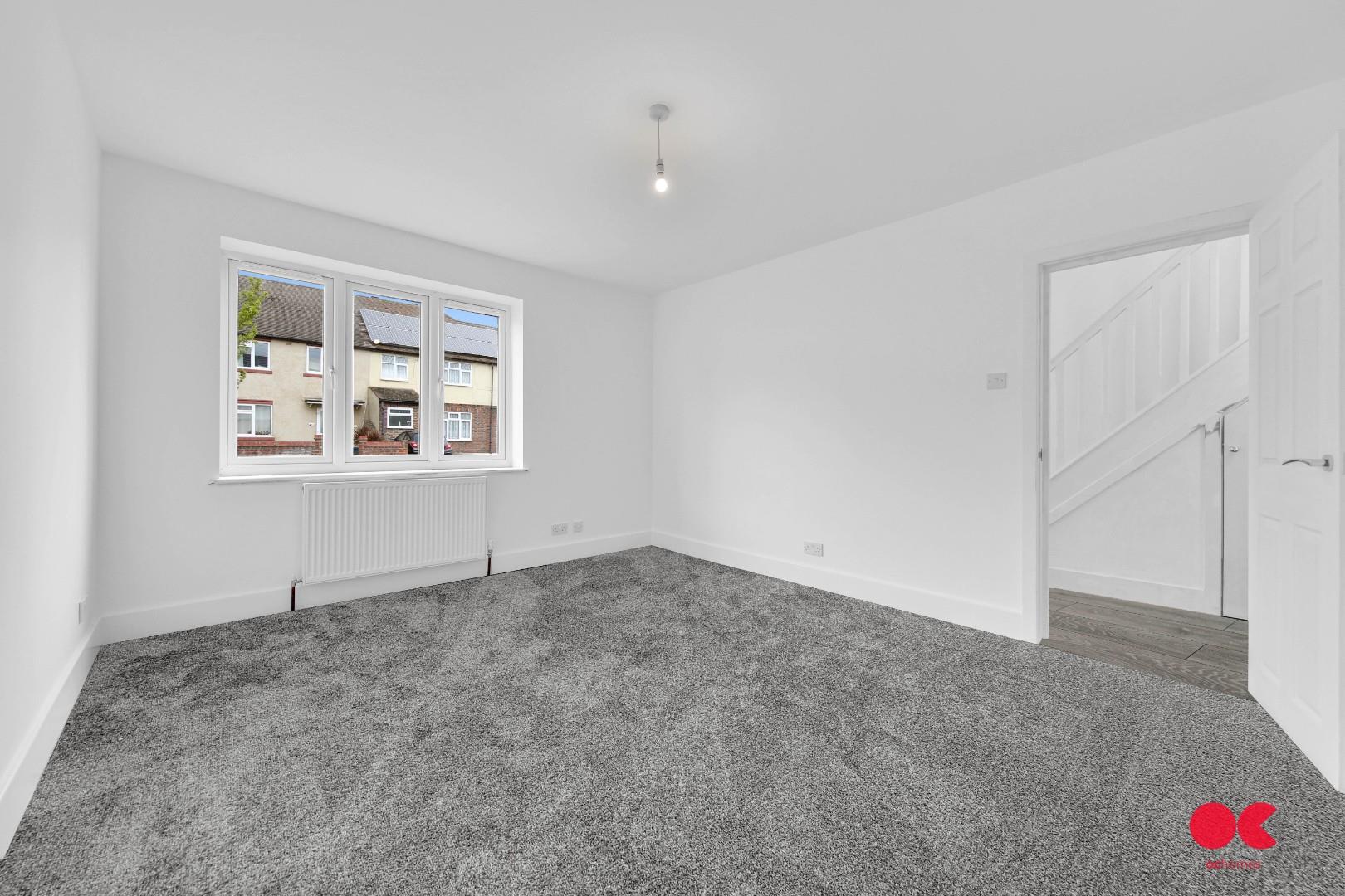 4 bed semi-detached house for sale in Central Drive, Hornchurch  - Property Image 3