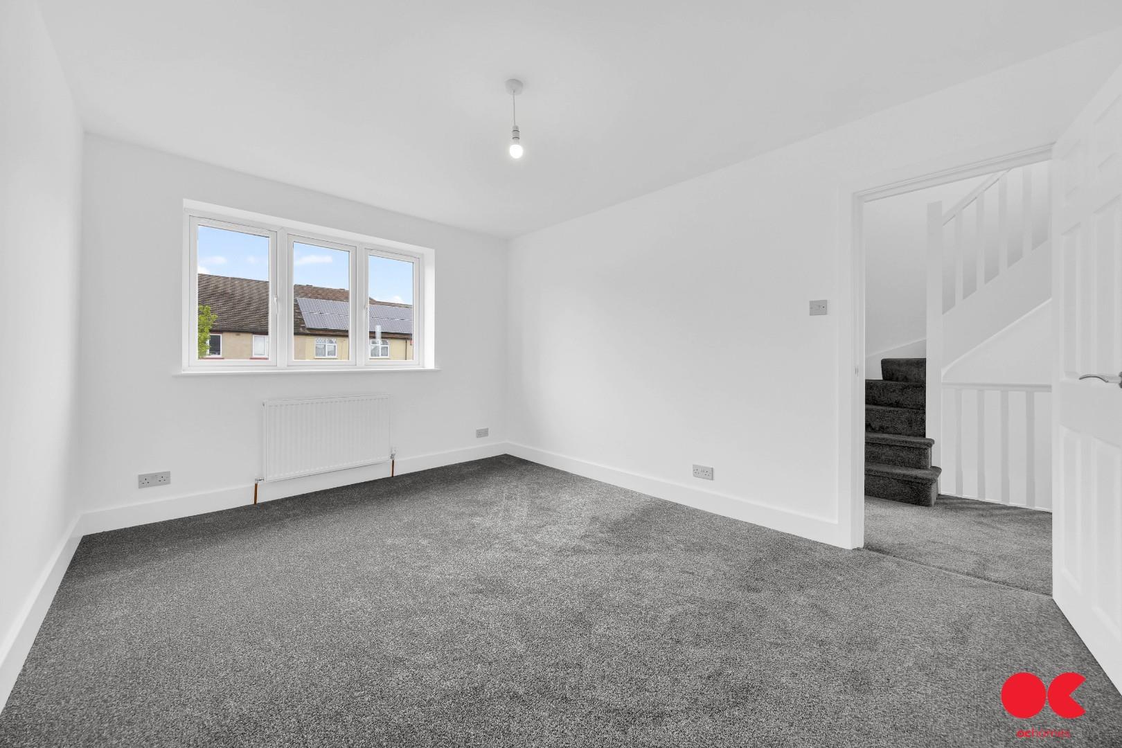 4 bed semi-detached house for sale in Central Drive, Hornchurch  - Property Image 5