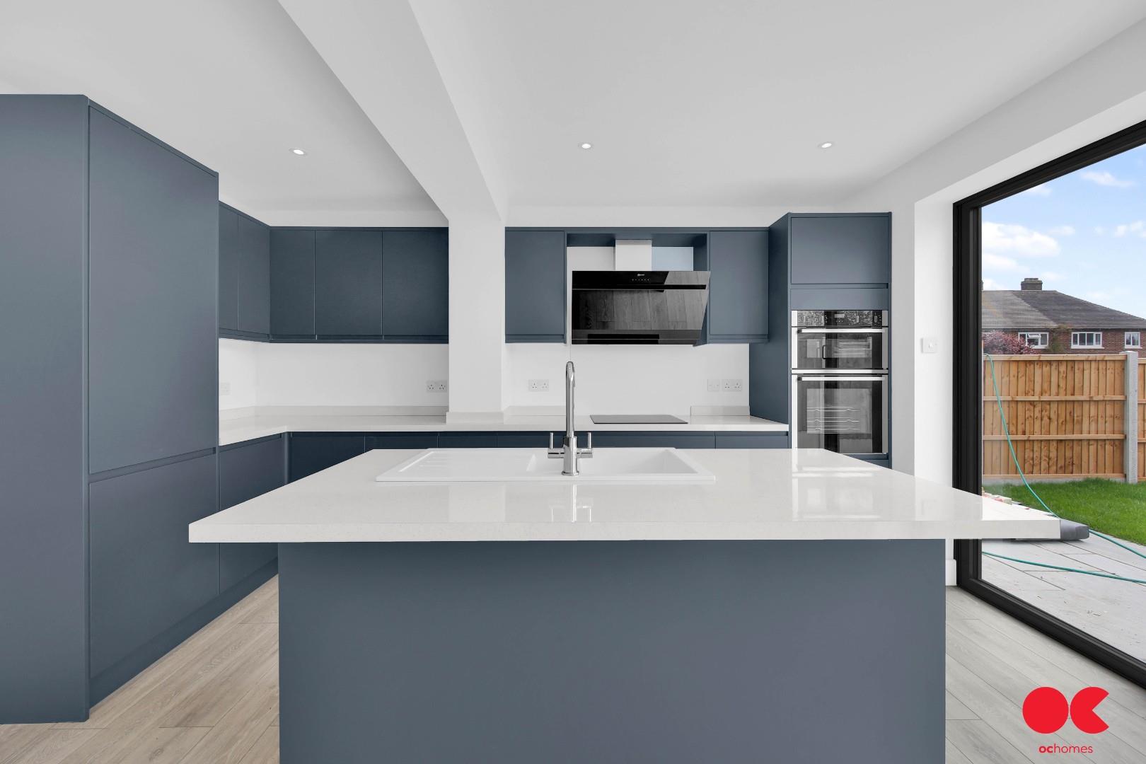 4 bed semi-detached house for sale in Central Drive, Hornchurch  - Property Image 27