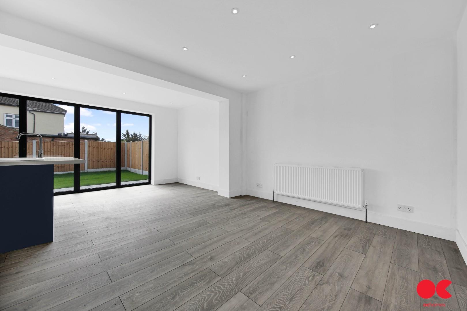 4 bed semi-detached house for sale in Central Drive, Hornchurch  - Property Image 39