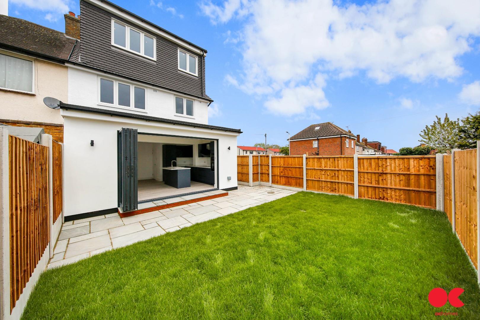 4 bed semi-detached house for sale in Central Drive, Hornchurch  - Property Image 24