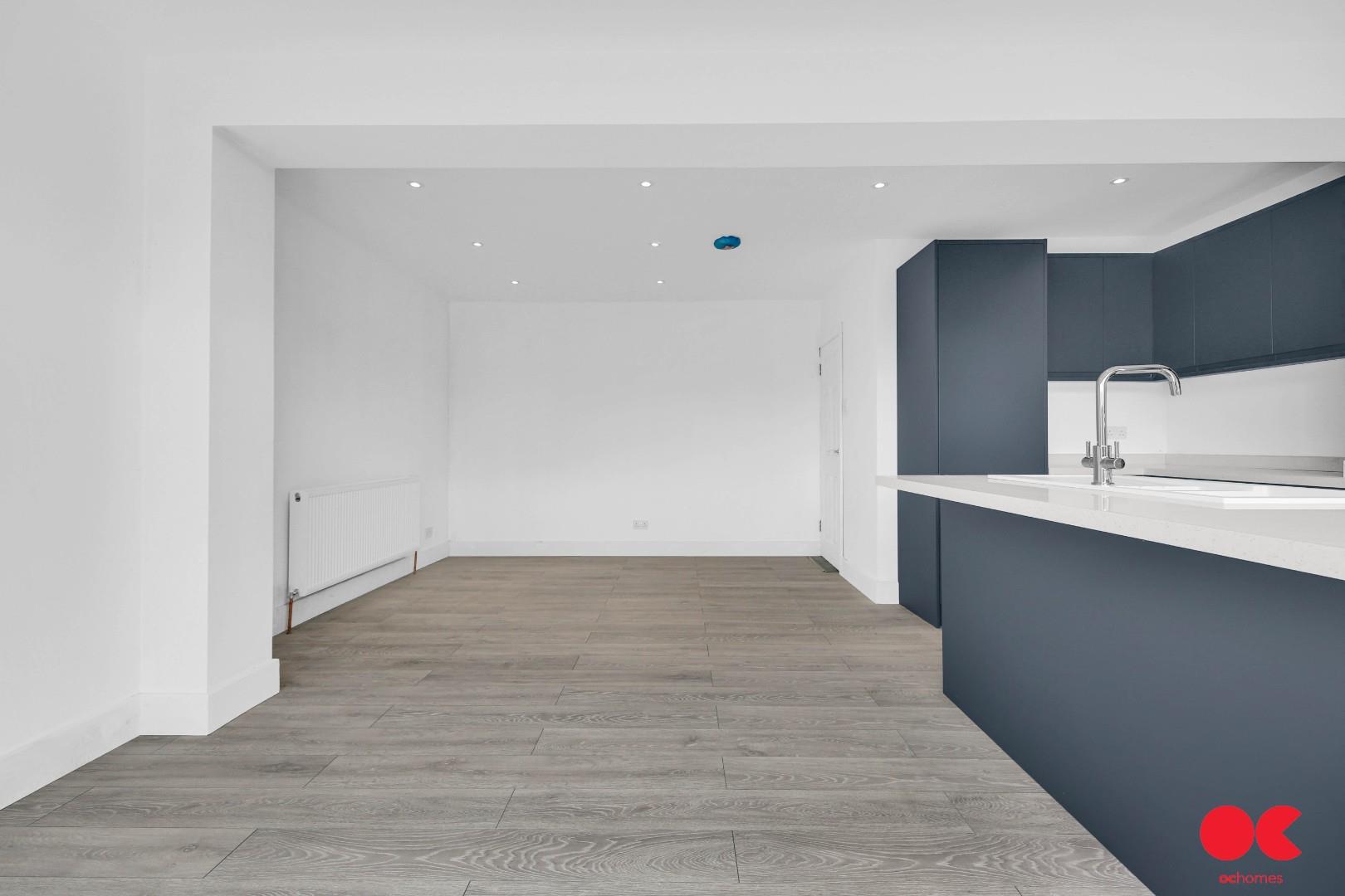 4 bed semi-detached house for sale in Central Drive, Hornchurch  - Property Image 37
