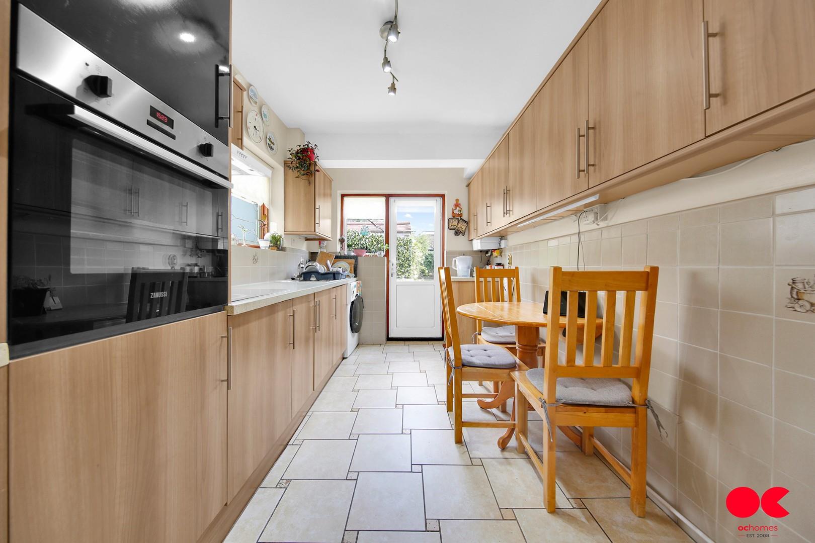 3 bed semi-detached house to rent in Farnes Drive, Romford  - Property Image 3
