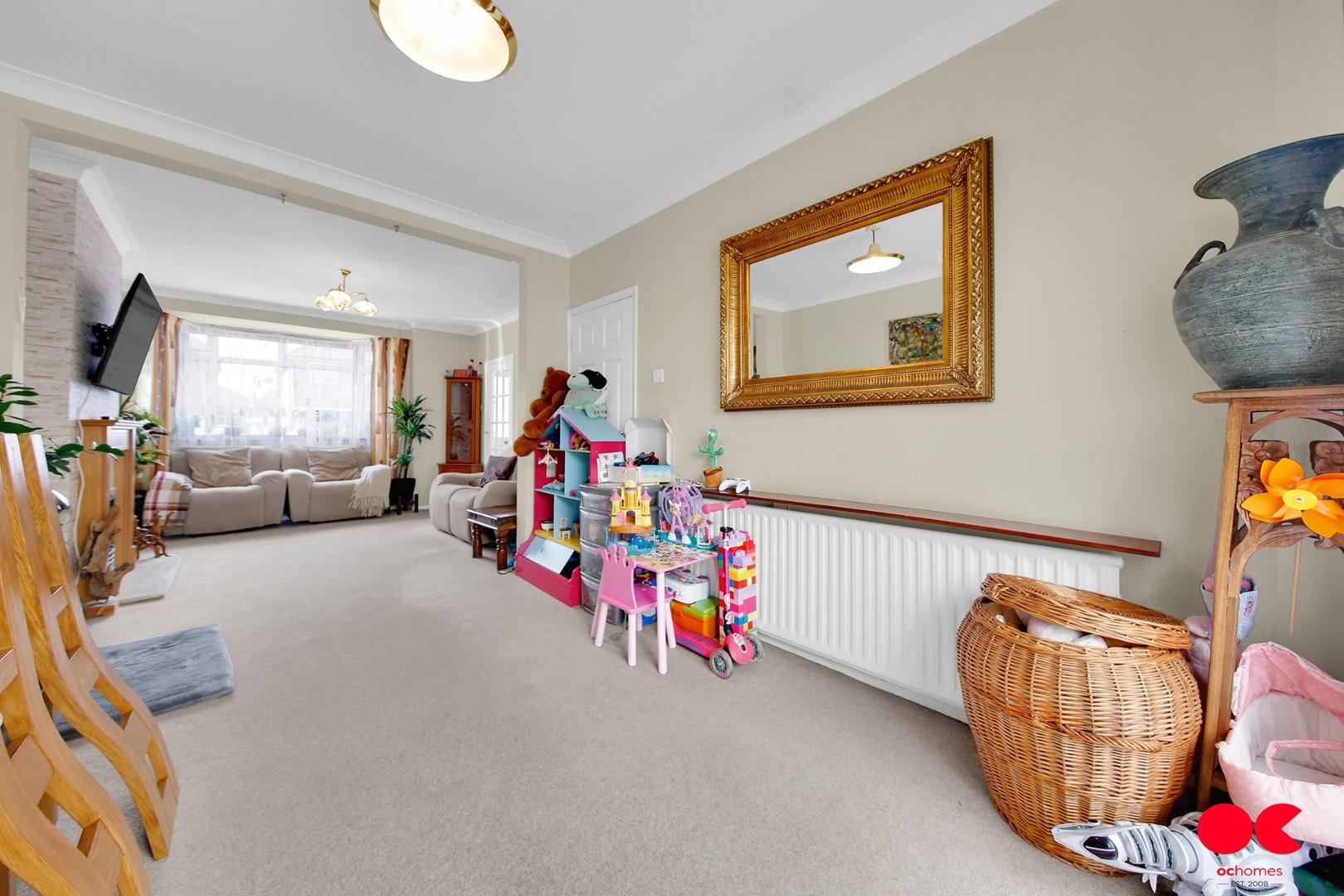 3 bed semi-detached house to rent in Farnes Drive, Romford  - Property Image 6
