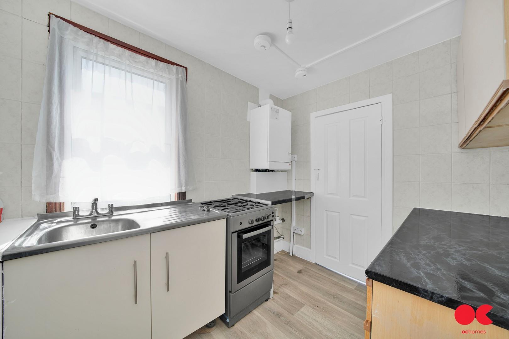 1 bed flat to rent in High Road Leytonstone, London, E11