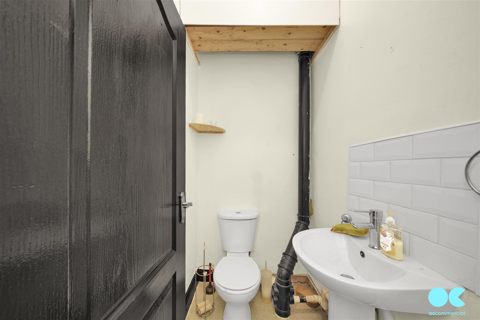 Commercial property to rent in High Road Leytonstone, London 6