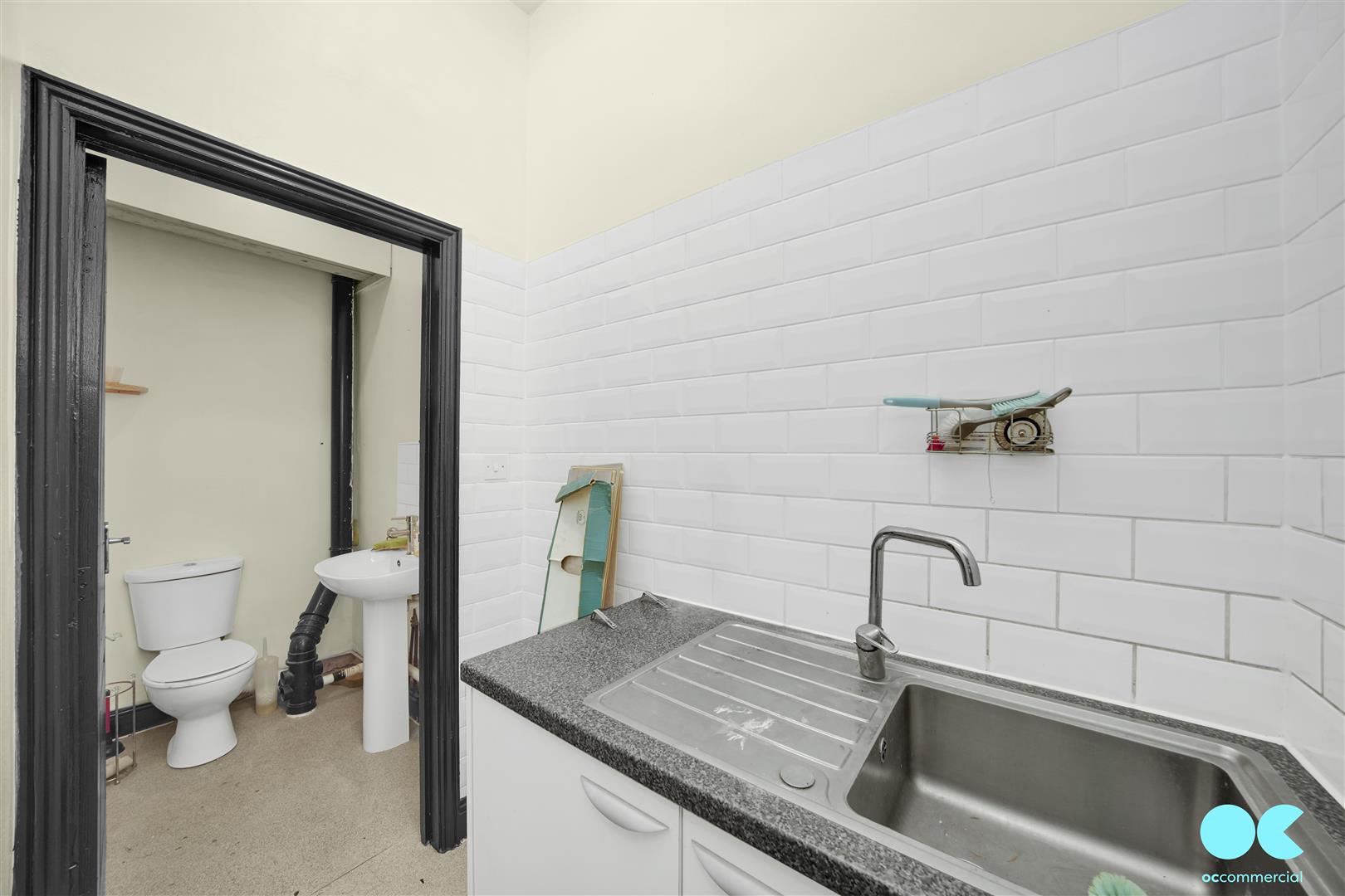 Commercial property to rent in High Road Leytonstone, London 5
