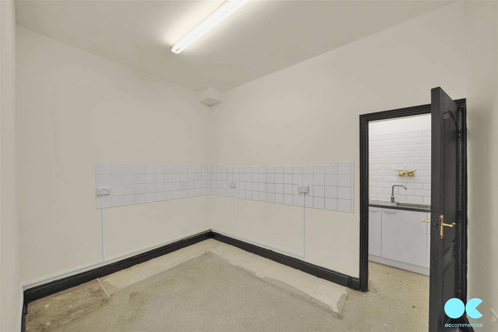 Commercial property to rent in High Road Leytonstone, London 3
