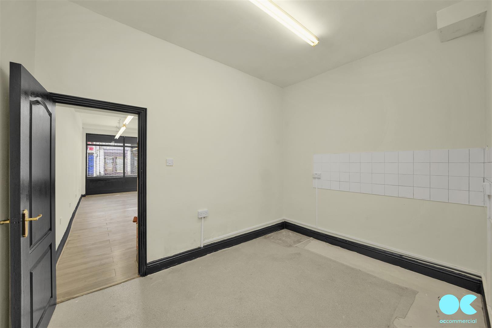 Commercial property to rent in High Road Leytonstone, London 4