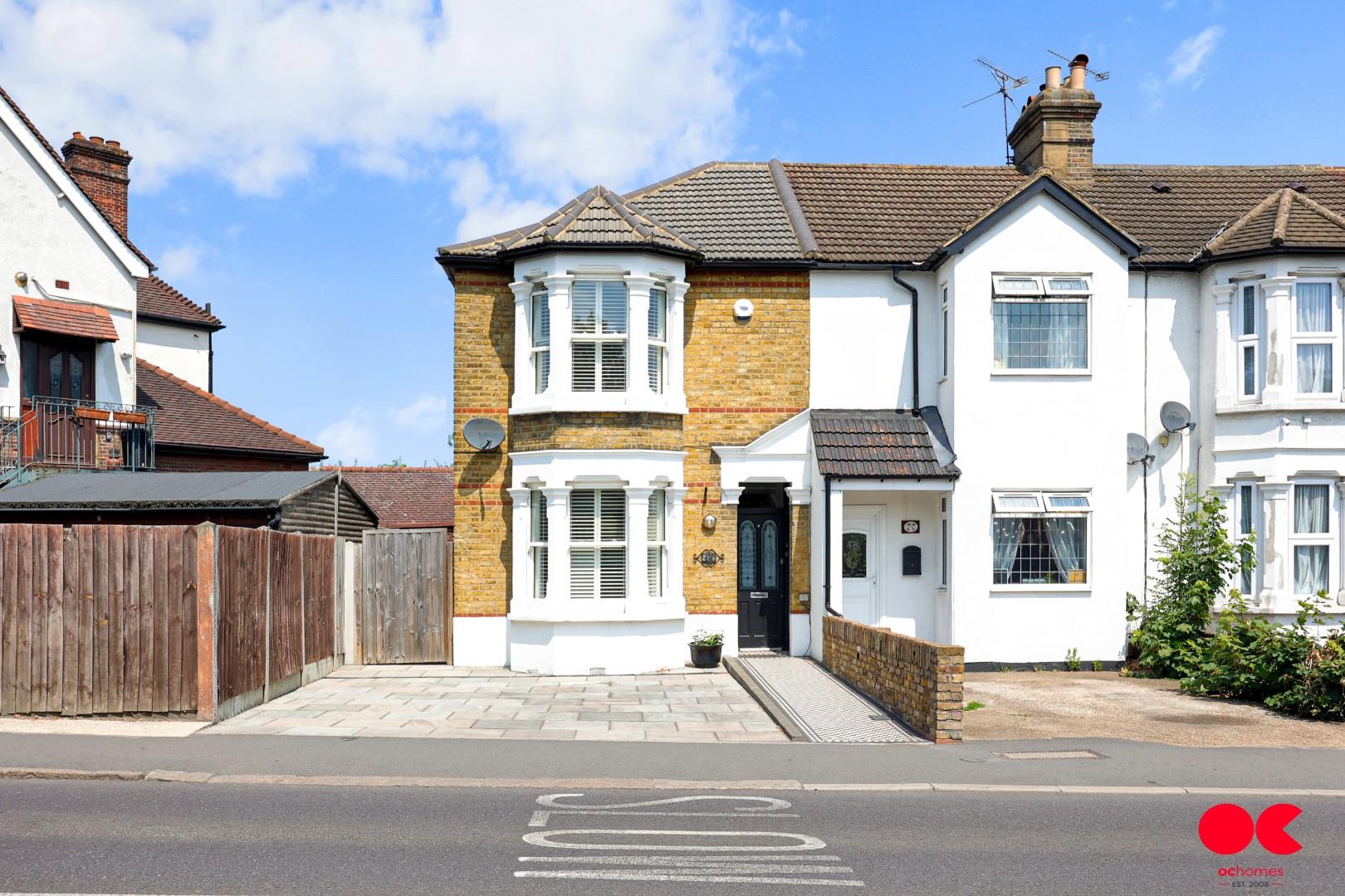 3 bed end of terrace house for sale in Brentwood Road, Gidea Park  - Property Image 5