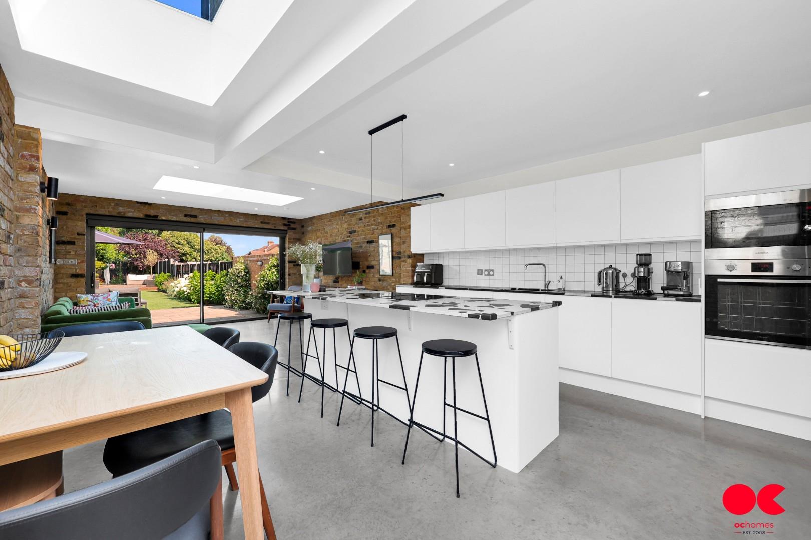 3 bed end of terrace house for sale in Brentwood Road, Gidea Park, RM2