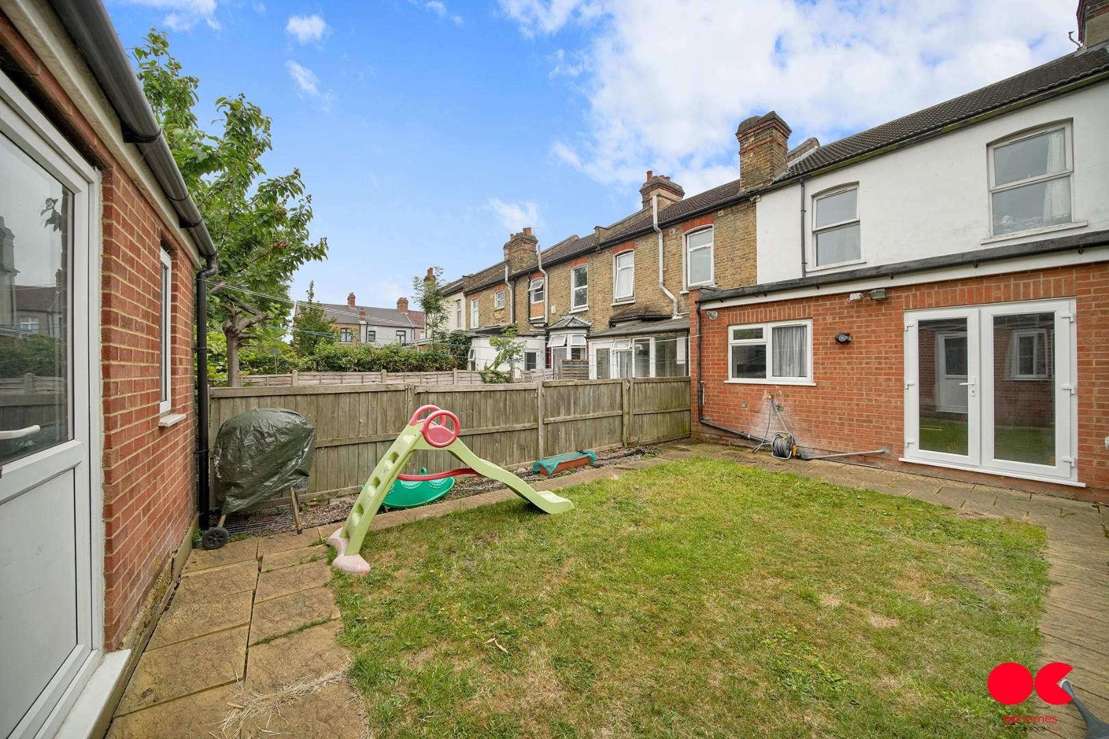 3 bed terraced house for sale in Windsor Road, Ilford  - Property Image 19