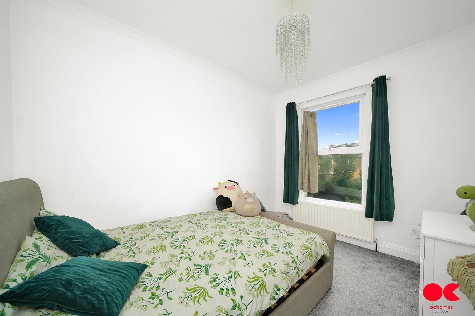 3 bed terraced house for sale in Windsor Road, Ilford  - Property Image 8
