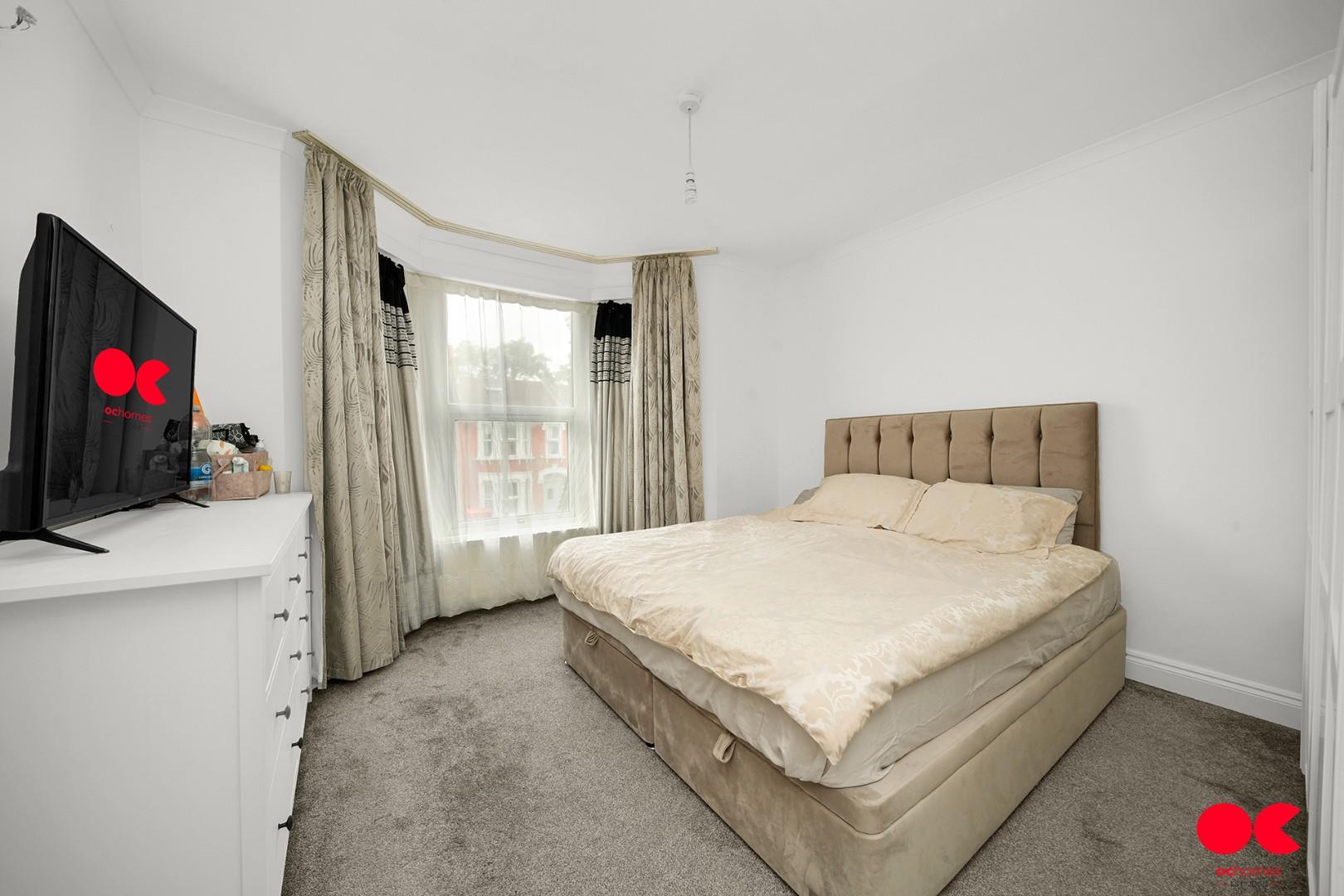 3 bed terraced house for sale in Windsor Road, Ilford  - Property Image 7