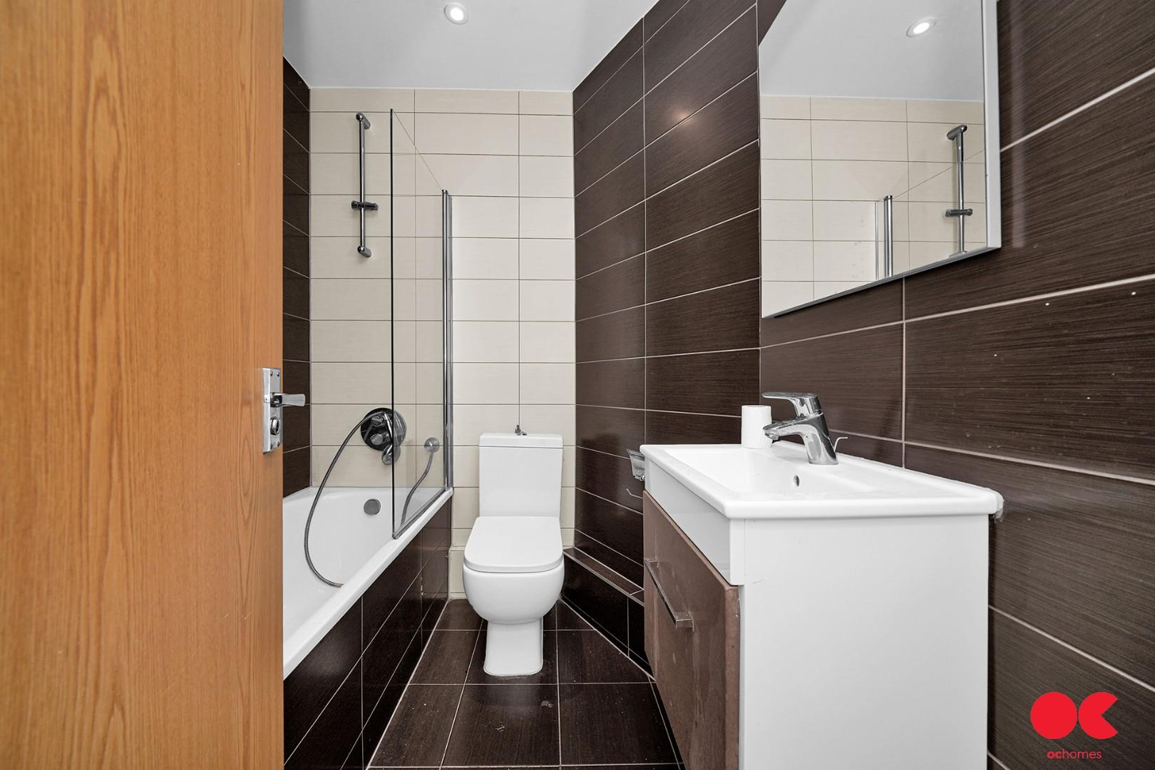 1 bed flat to rent in Cranbrook Road, Ilford  - Property Image 2