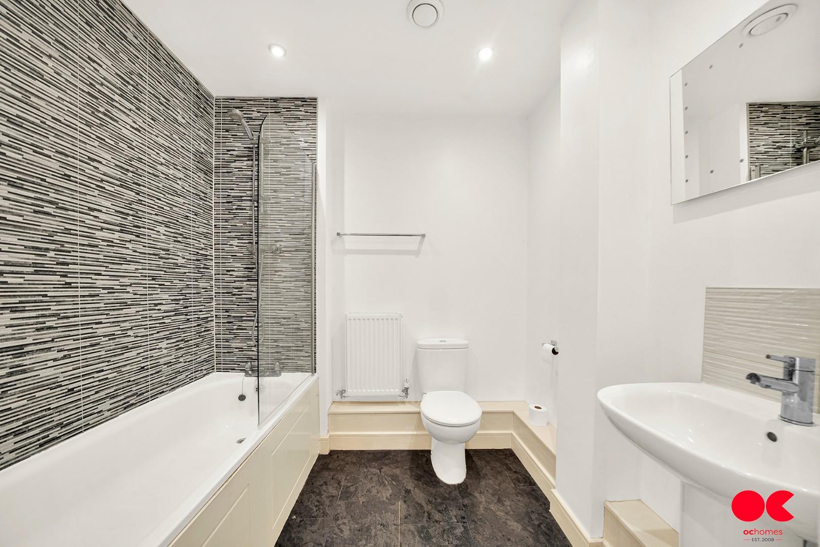 2 bed flat to rent in Maxwell Road, Romford  - Property Image 5