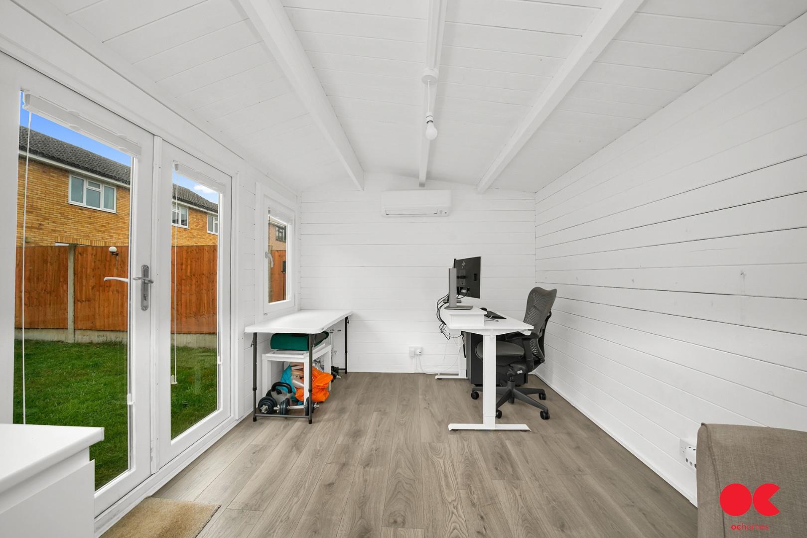 3 bed semi-detached house for sale in Hitherwood Close, Hornchurch  - Property Image 32
