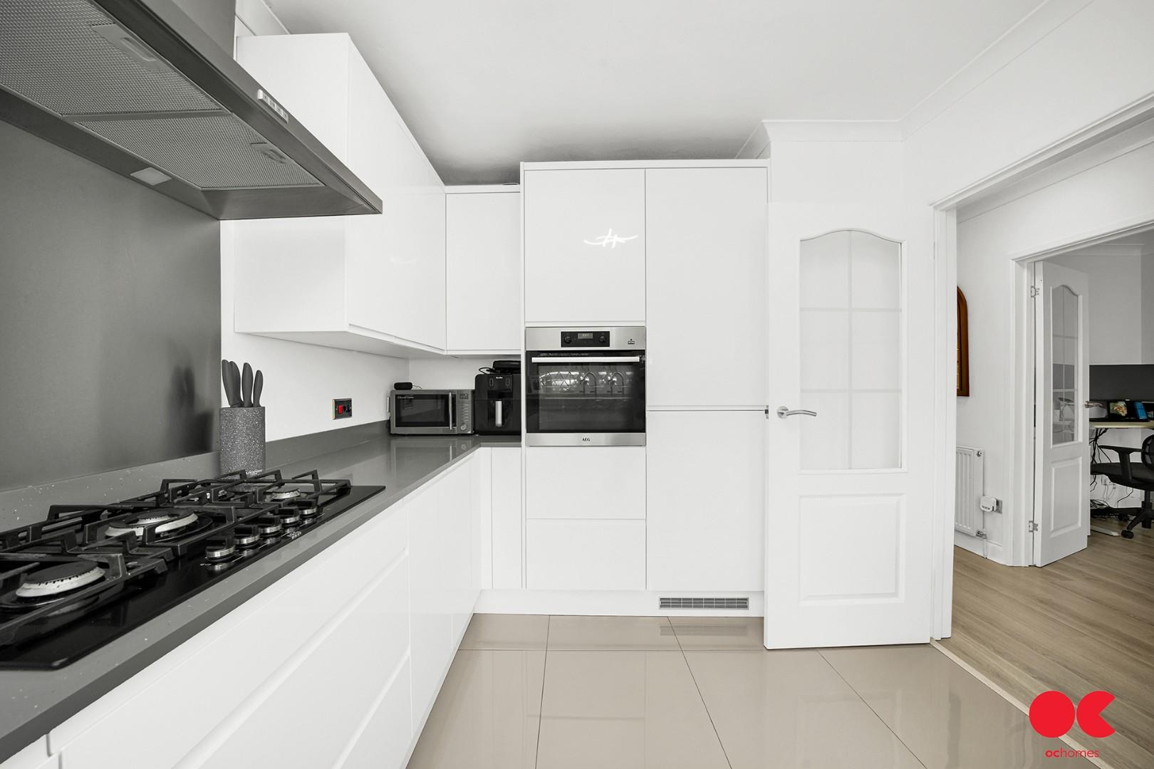 3 bed semi-detached house for sale in Hitherwood Close, Hornchurch  - Property Image 14