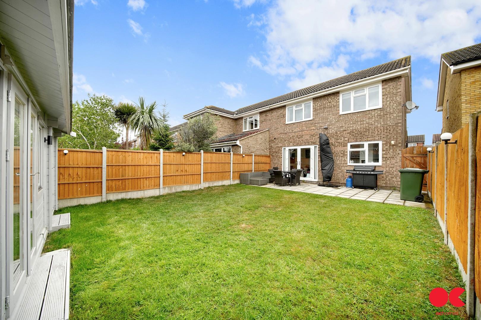3 bed semi-detached house for sale in Hitherwood Close, Hornchurch  - Property Image 18