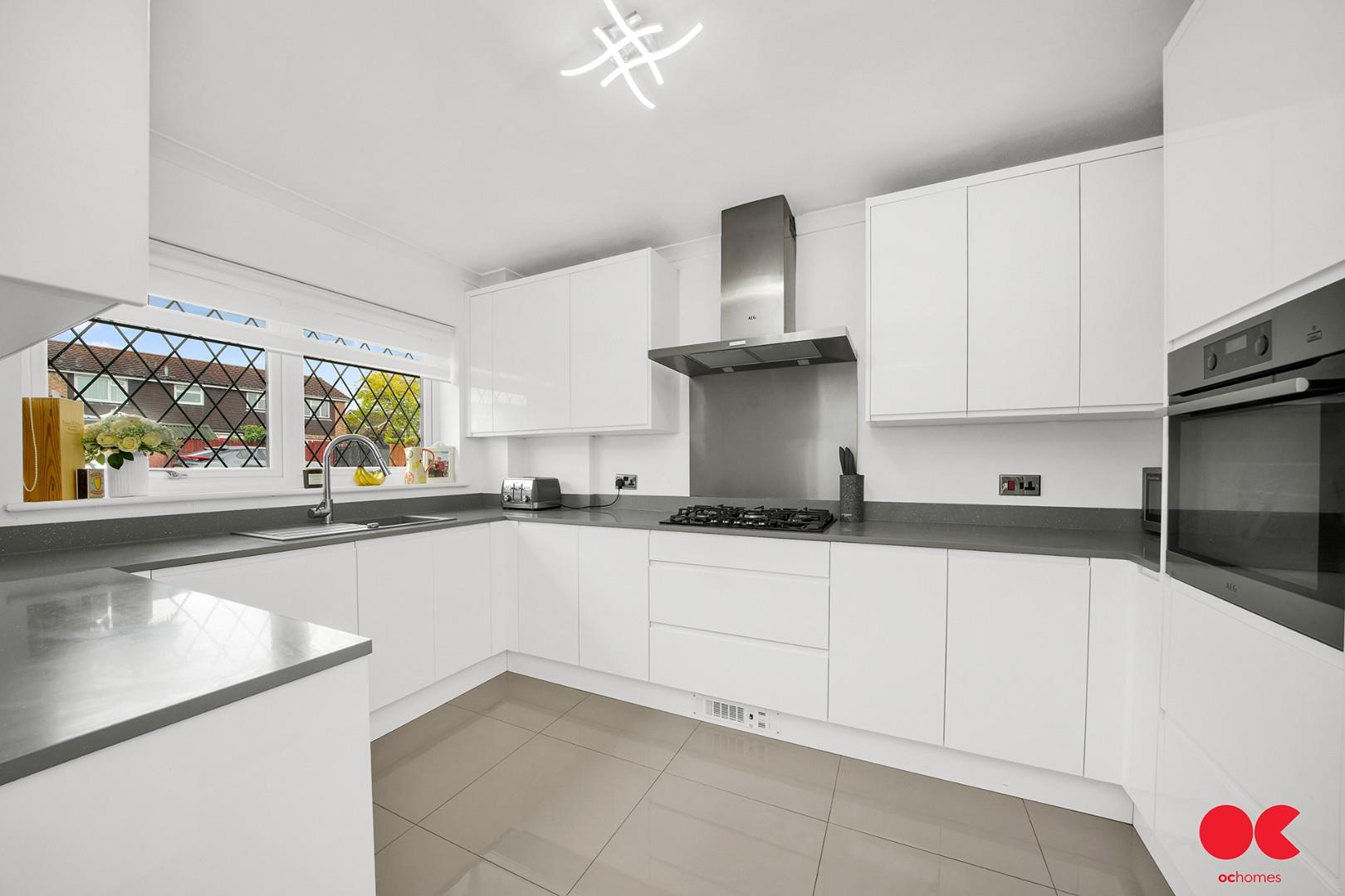 3 bed semi-detached house for sale in Hitherwood Close, Hornchurch  - Property Image 2
