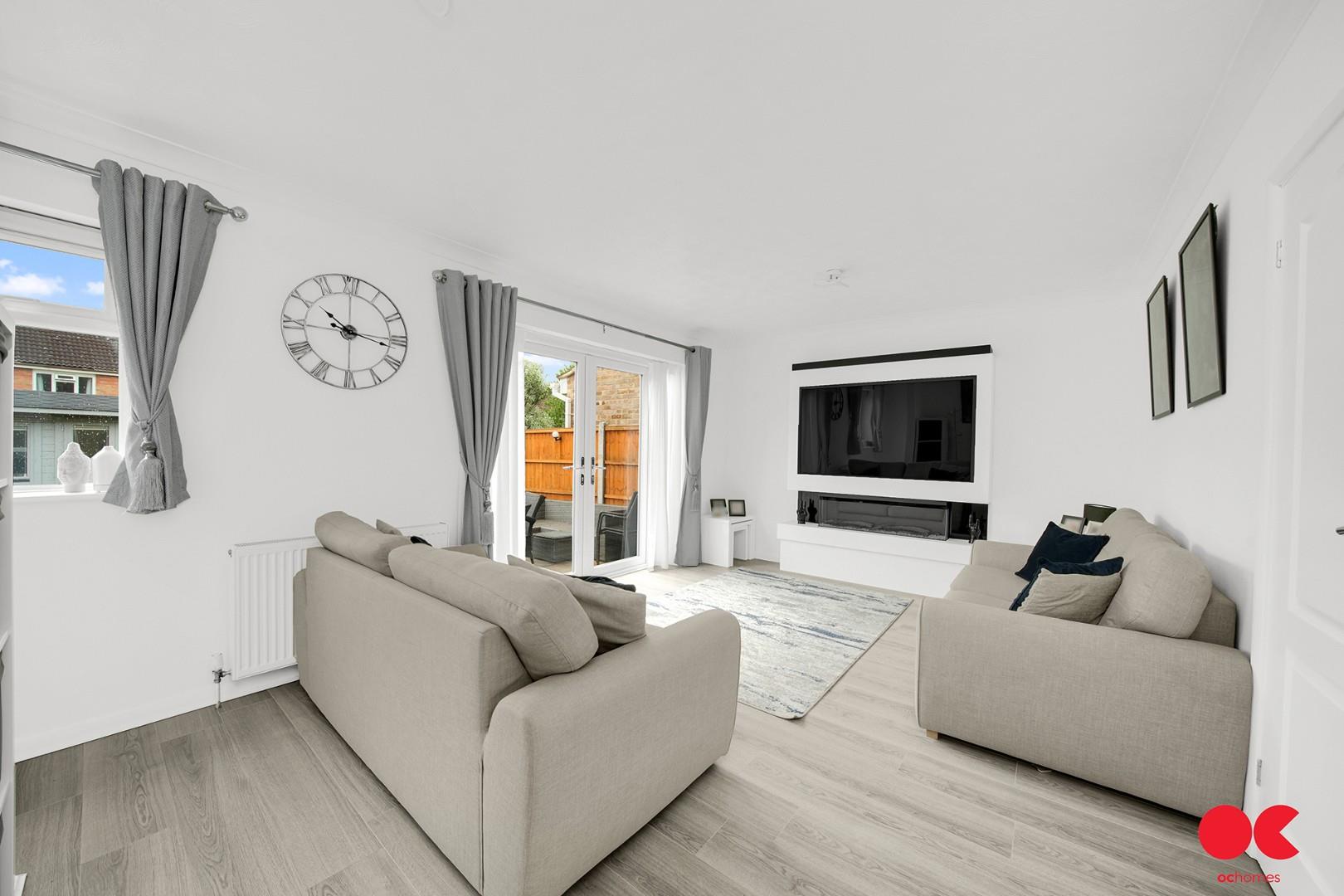 3 bed semi-detached house for sale in Hitherwood Close, Hornchurch  - Property Image 13