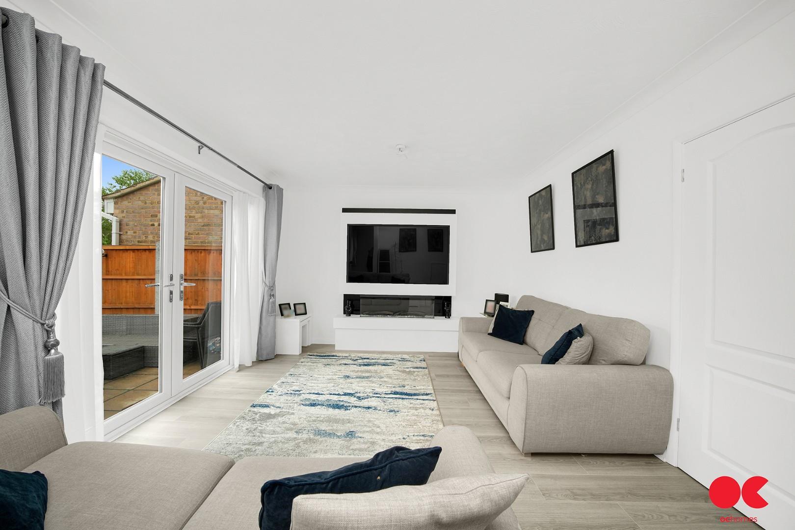3 bed semi-detached house for sale in Hitherwood Close, Hornchurch  - Property Image 27