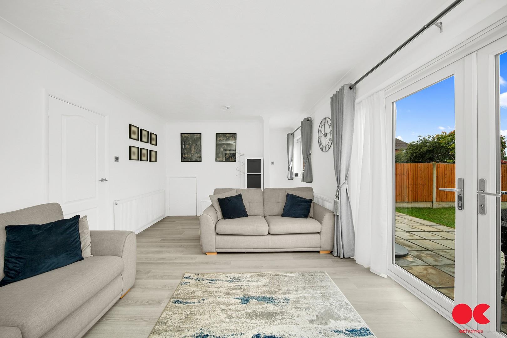 3 bed semi-detached house for sale in Hitherwood Close, Hornchurch  - Property Image 21