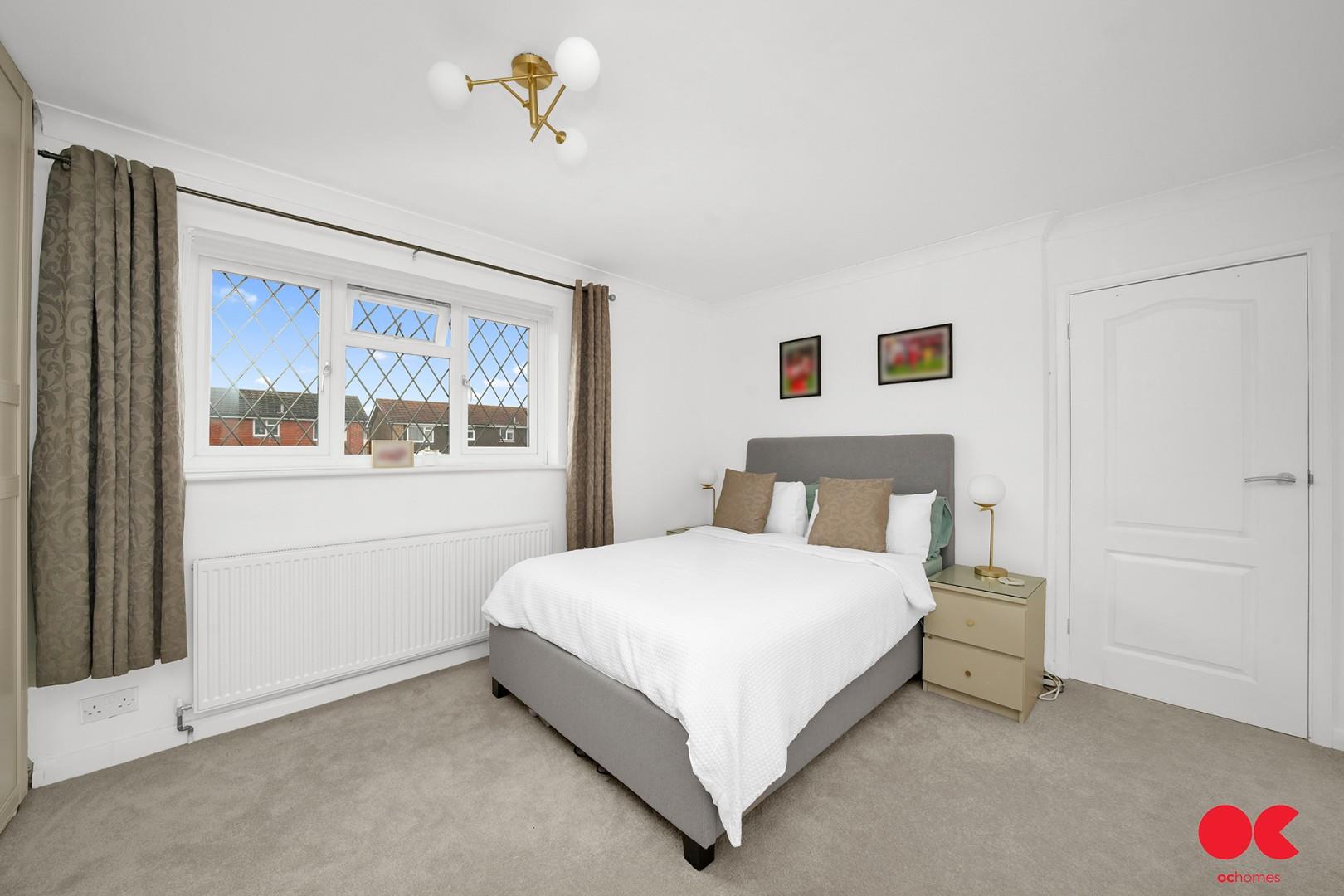 3 bed semi-detached house for sale in Hitherwood Close, Hornchurch  - Property Image 7