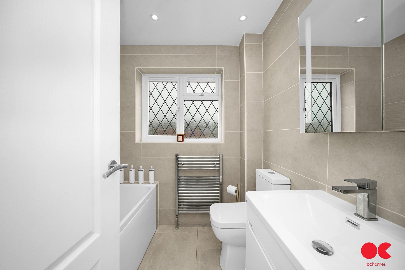 3 bed semi-detached house for sale in Hitherwood Close, Hornchurch  - Property Image 16