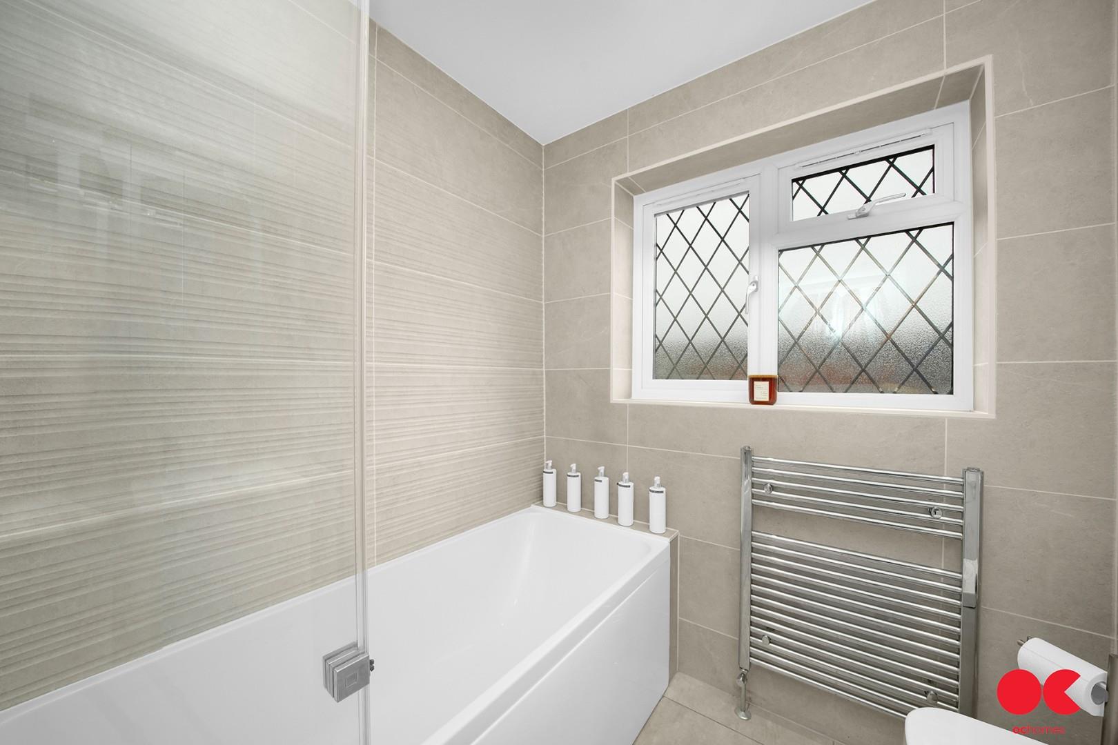 3 bed semi-detached house for sale in Hitherwood Close, Hornchurch  - Property Image 4