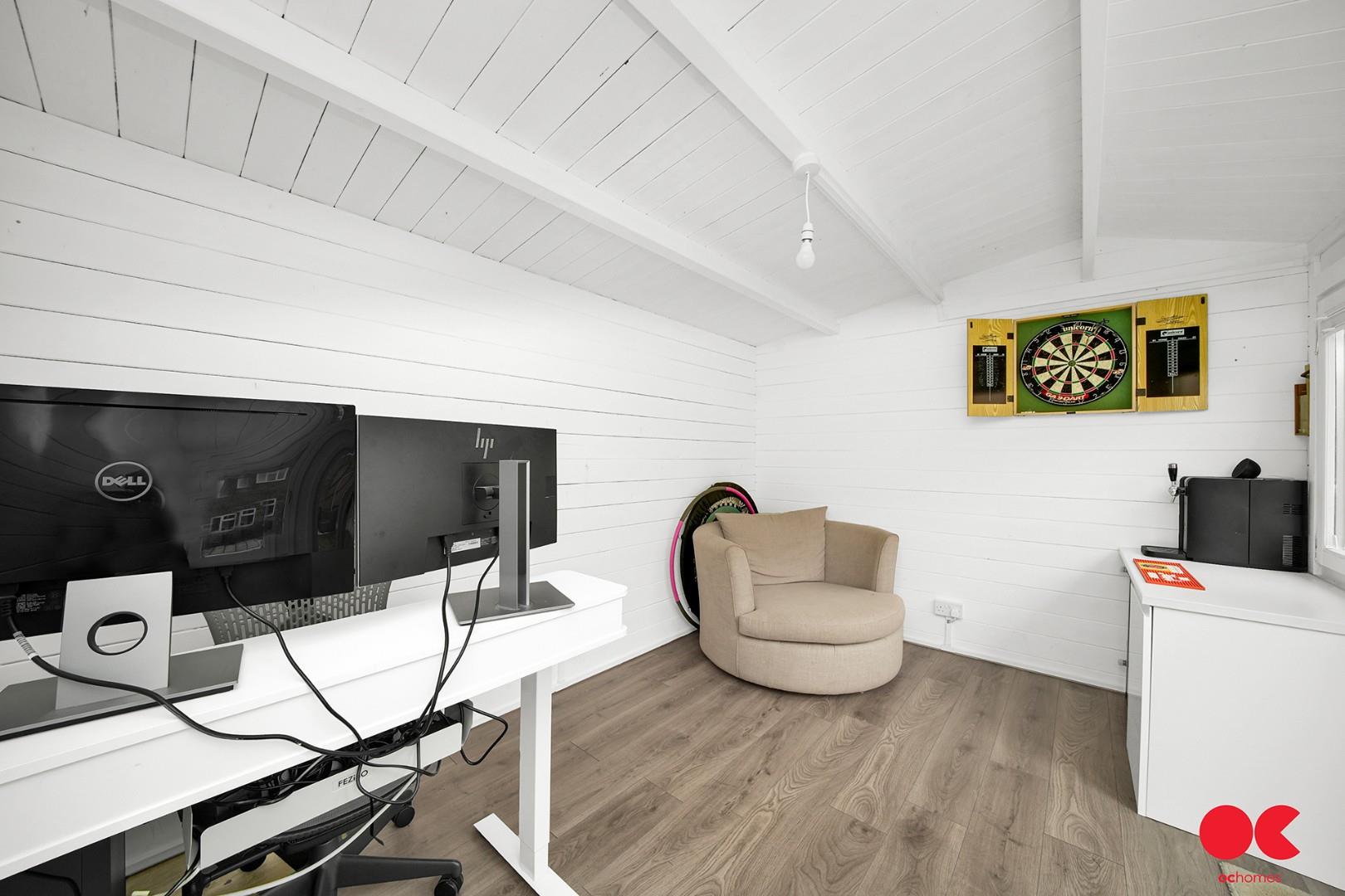 3 bed semi-detached house for sale in Hitherwood Close, Hornchurch  - Property Image 11