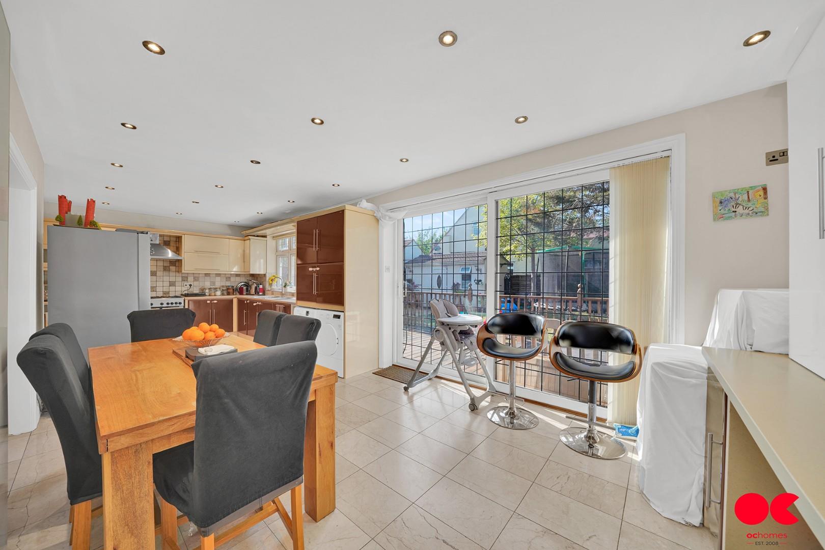 4 bed semi-detached bungalow for sale in Trenance Gardens, Ilford  - Property Image 10