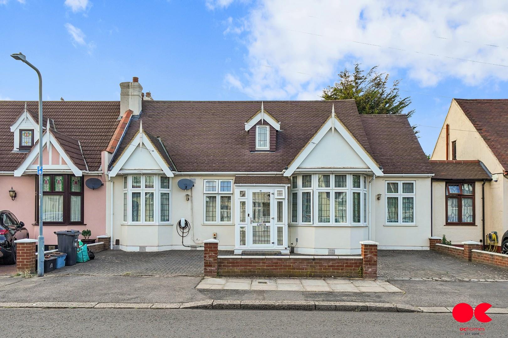 4 bed semi-detached bungalow for sale in Trenance Gardens, Ilford, IG3