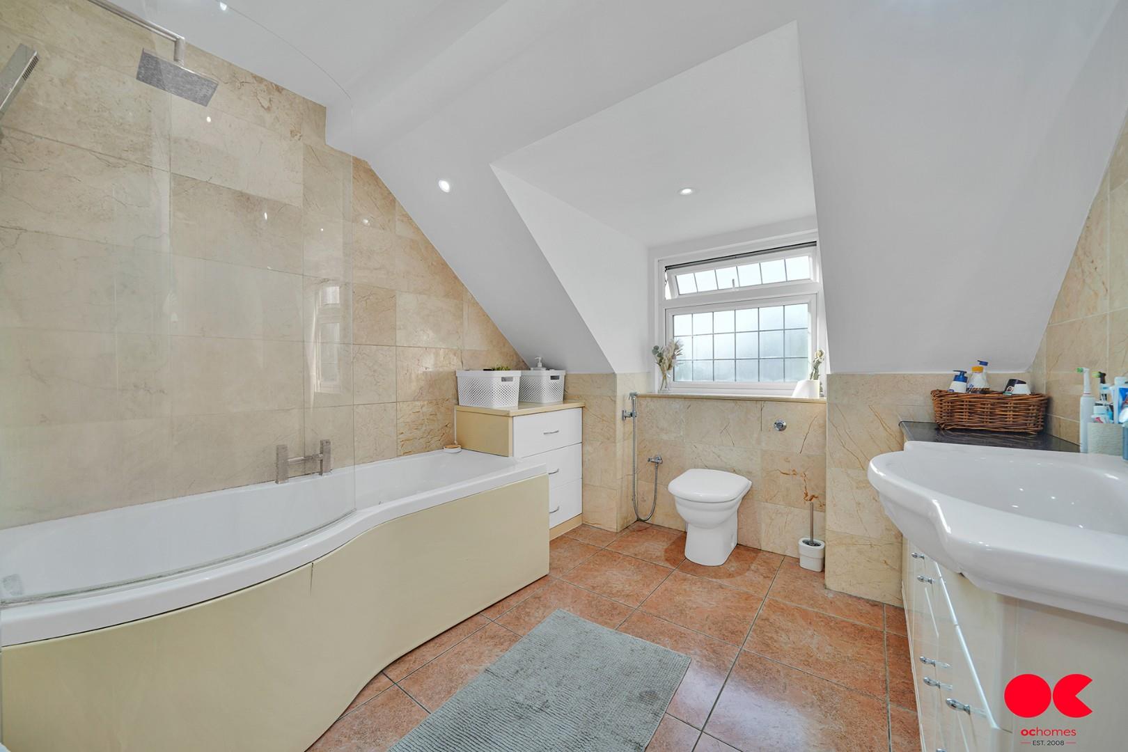 4 bed semi-detached bungalow for sale in Trenance Gardens, Ilford  - Property Image 22