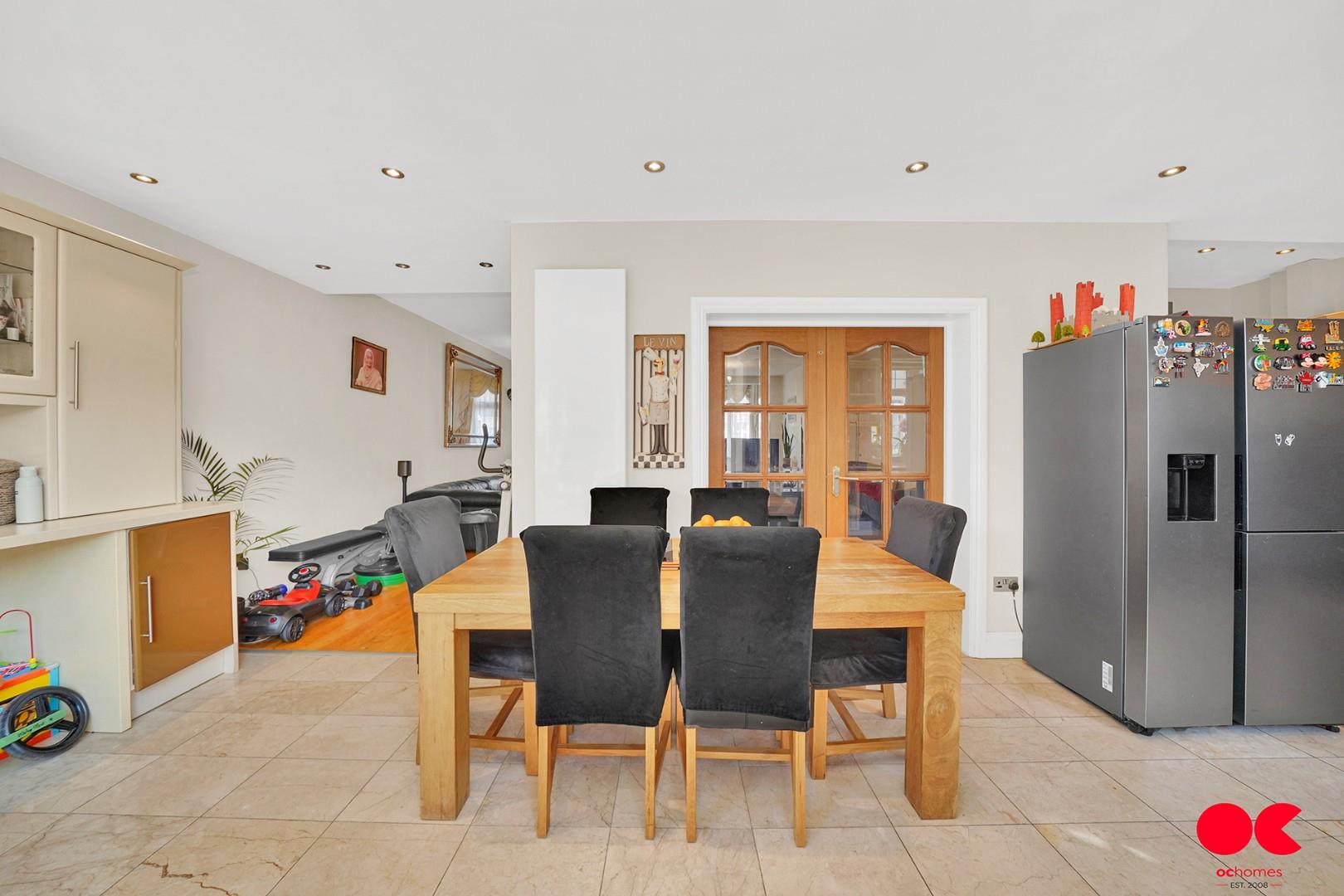 4 bed semi-detached bungalow for sale in Trenance Gardens, Ilford  - Property Image 11