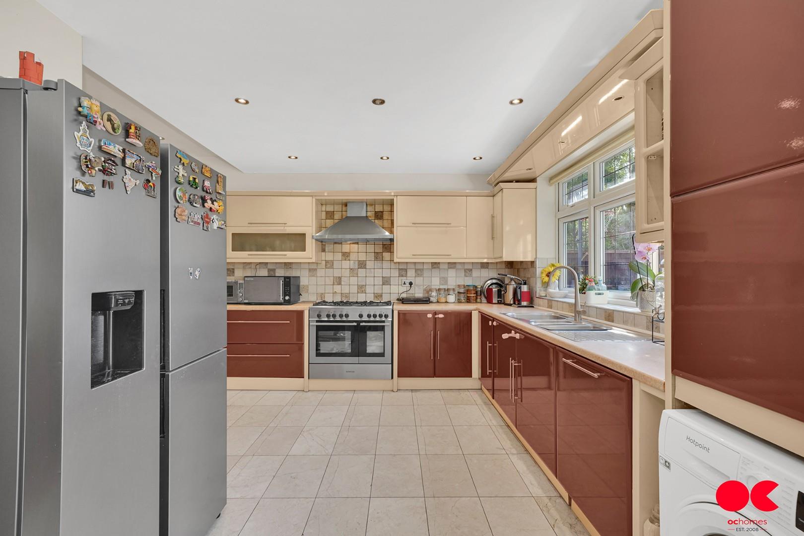 4 bed semi-detached bungalow for sale in Trenance Gardens, Ilford  - Property Image 13