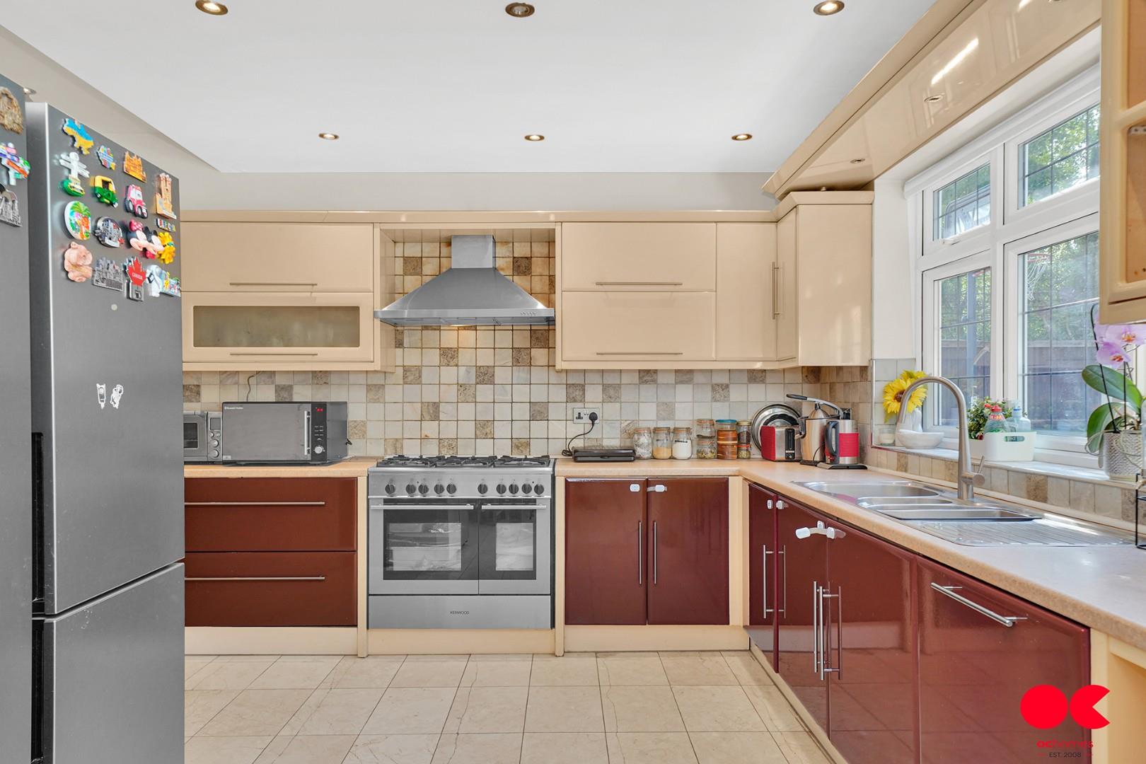 4 bed semi-detached bungalow for sale in Trenance Gardens, Ilford  - Property Image 12