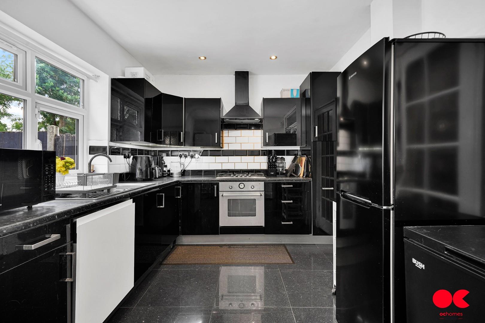 3 bed terraced house for sale in Tylehurst Gardens, Ilford  - Property Image 2