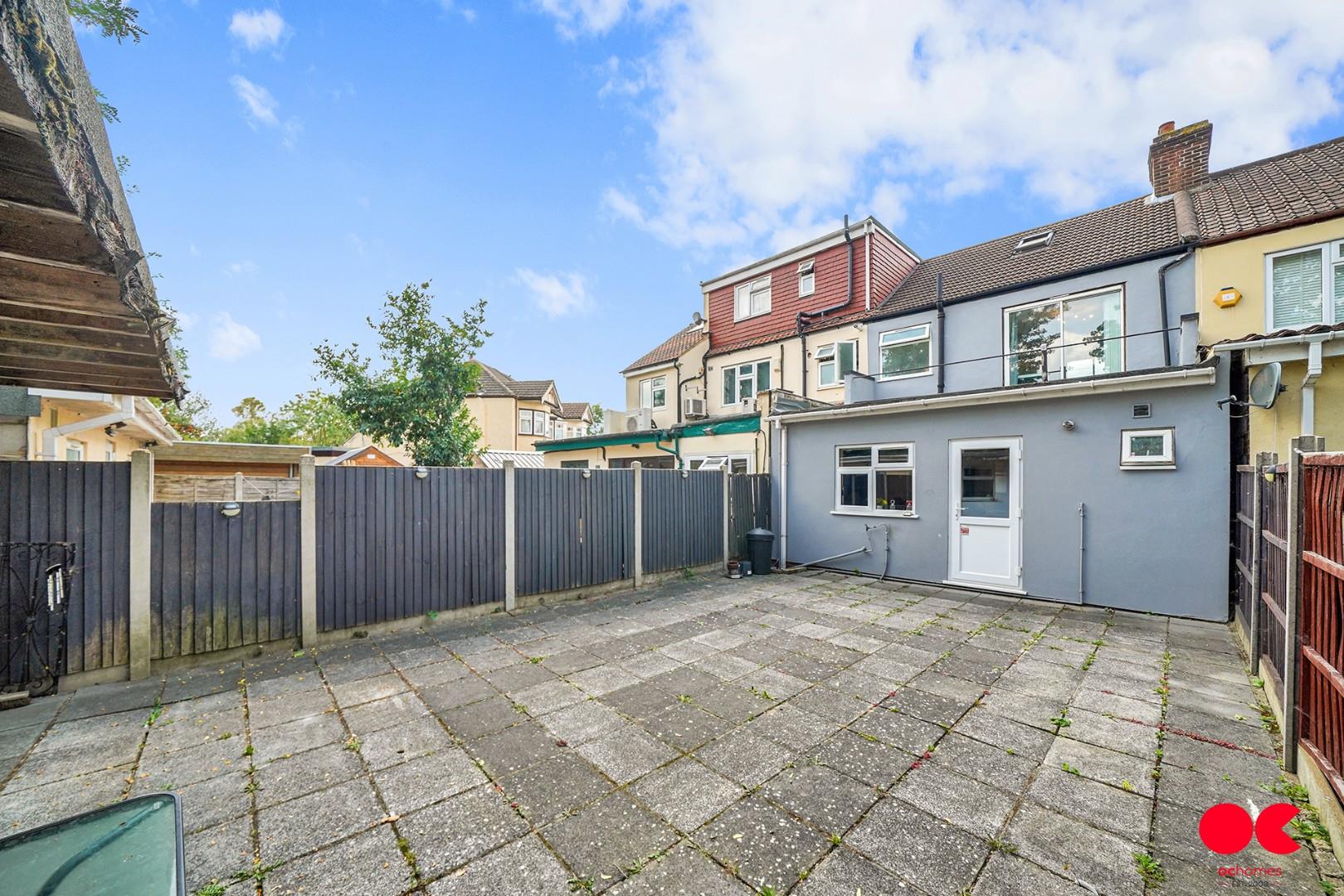 3 bed terraced house for sale in Tylehurst Gardens, Ilford  - Property Image 18