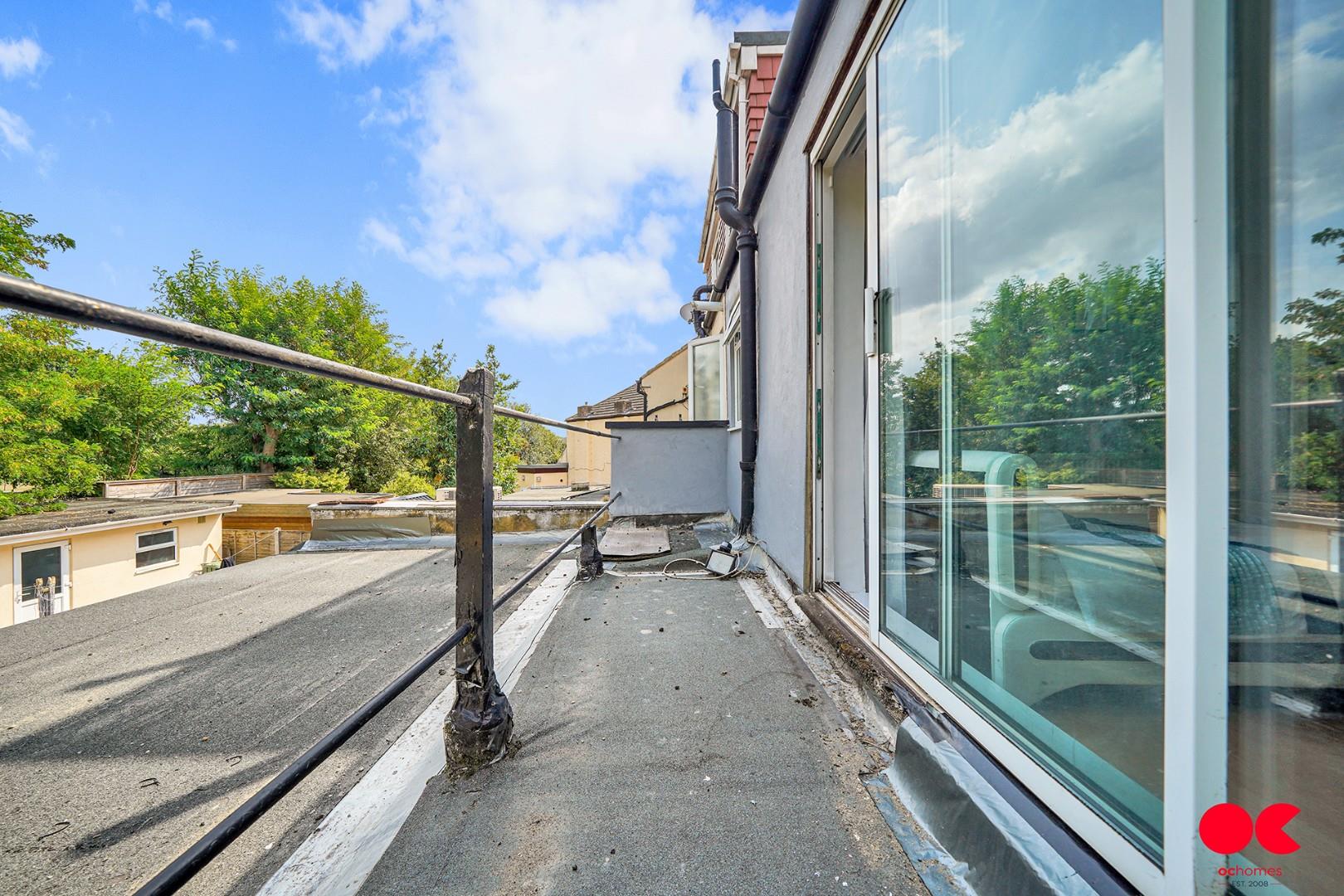 3 bed terraced house for sale in Tylehurst Gardens, Ilford  - Property Image 6