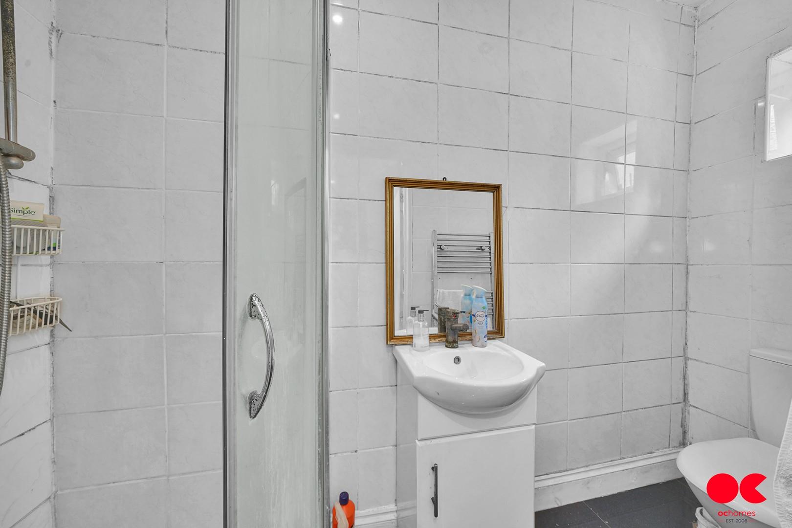 3 bed terraced house for sale in Tylehurst Gardens, Ilford  - Property Image 14