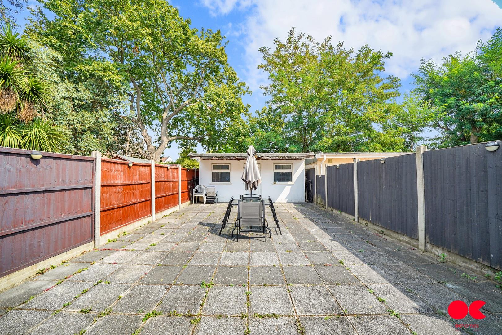 3 bed terraced house for sale in Tylehurst Gardens, Ilford  - Property Image 11